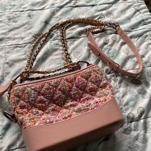 Pink Shoulder Bag with Quilted Pattern and Gold Chain Strap